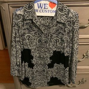 Black and white flattering top with adjustable sleeves